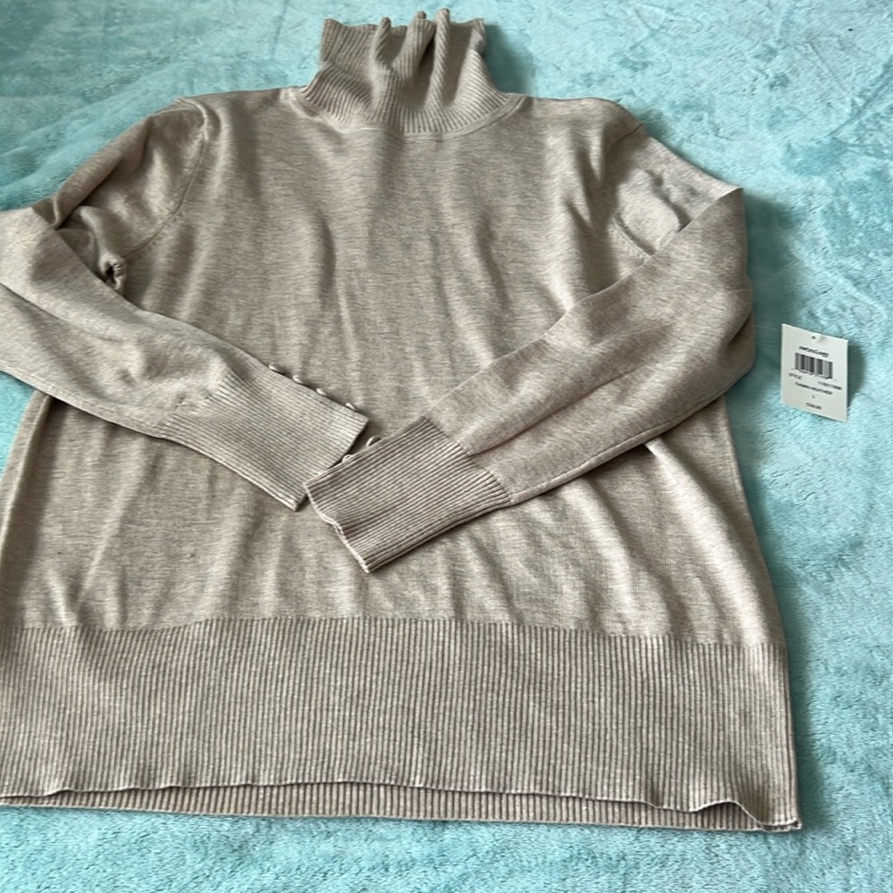 RETROLOGY Turtleneck NWT Size large